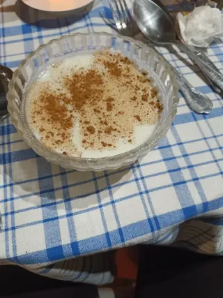 Sulltjac Milch Reis - creamy Albanian rice dessert with cinnamon